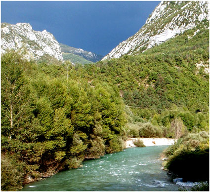 Le magnifique verdon en amont des gorges.